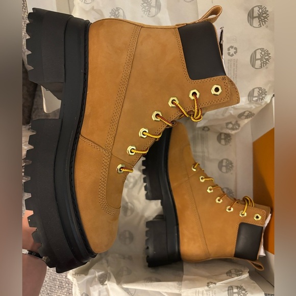 BRAND NEW! Timberland Women’s Sky 6” Lace-Up Boots 8.5 with original box! - Picture 6 of 11